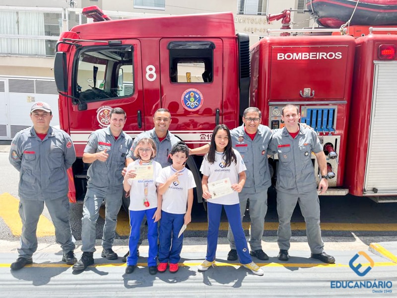 Projeto Bombeiro na Escola  -  4º e 8º anos  - Educandári...