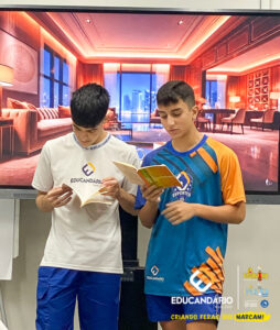 Sarau Literário – 8º ano - Educandário (2025)-11