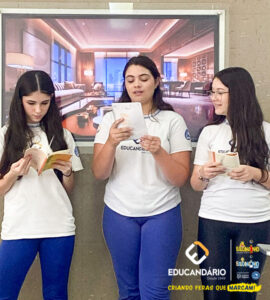 Sarau Literário – 8º ano - Educandário (2025)-16