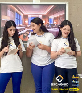 Sarau Literário – 8º ano - Educandário (2025)-17